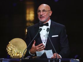 "أملك لاعبين رائعين".. دي لا فوينتي أفضل مدرب بالعالم في 2026