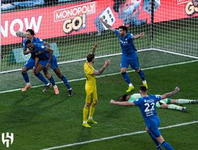 شاهد.. النصر يدفع ثمن "ضربة العقيدي" والهلال يوسع الفارق إلى 7 نقاط