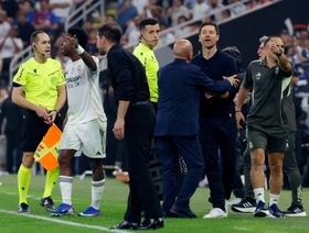 سيميوني لفينيسيوس: فلورنتينو سيطردك.. تذكر ما أقوله لك