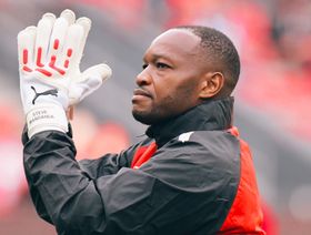 الفرنسي مانداندا يعلّق القفاز وينهي مسيرته في سن الأربعين