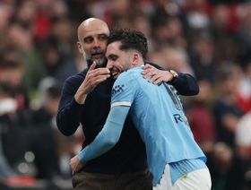 شاهد.. استعراض ريان شرقي يثير جنون غوارديولا