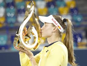 الكازاخستانية ريباكينا بطلة لدورة أبوظبي في التنس