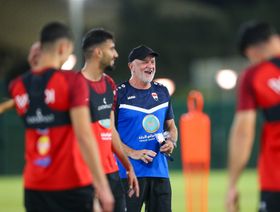 مدرب العراق يحذر لاعبيه من الانشغال بالحكم خلال مواجهة إندونيسيا