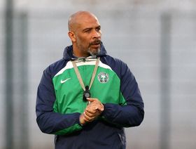 مدرب نيجيريا يتحدى مصر: لن نغادر كأس إفريقيا دون المركز الثالث