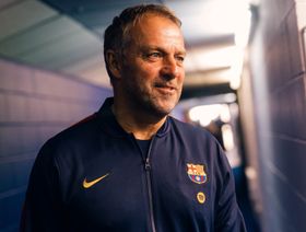 فليك يكشف موقف برشلونة من ضم مهاجم صريح ولاعب وسط