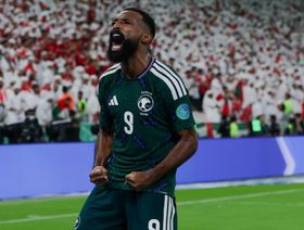 شاهد.. السعودية تفاجئ الإمارات بثنائية سريعة وتقترب من لقب خليجي 27