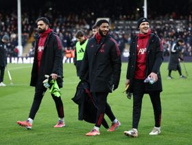 لماذا تأخر انطلاق مباراة فولهام وليفربول 15 دقيقة؟