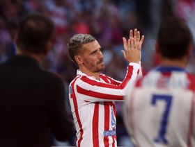 غريزمان باكياً: أعتذر عن انتقالي إلى برشلونة.. كنت صغيراً