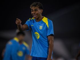 لامين يامال وليفاندوفسكي يقودان تشكيلة برشلونة أمام ريال مدريد بكلاسيكو السوبر