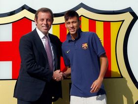 القضاء يغلق نهائياً ملف تهم الفساد بانتقال نيمار إلى برشلونة