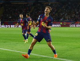 فيرمين لوبيز يكتب التاريخ مع برشلونة بأول ثلاثية إسبانية منذ 39 عاماً