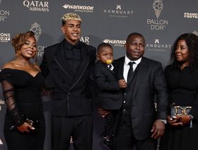 "بزنس" لامين يامال.. التعرّف على والدته والتقاط صور حصرية معها