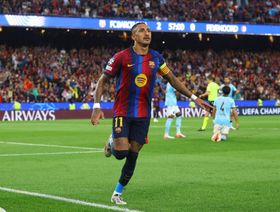رافينيا "المذهل" يقود برشلونة لاكتساح فينورد في دوري الأبطال