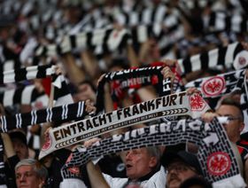 نابولي يمنع جماهير آينتراخت من حضور مباراة الفريقين بدوري الأبطال