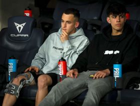 لاعب وسط مطلوب من الهلال السعودي قد يرحل عن برشلونة