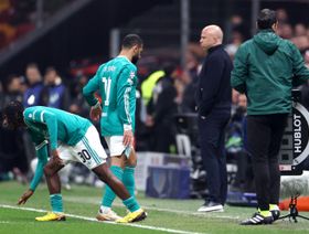 محمد صلاح بديلاً وريو نغوموها يقود تشكيلة ليفربول أمام توتنهام