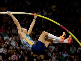 للمرة 13.. دوبلانتيس يحطم رقمه القياسي العالمي في القفز بالزانة