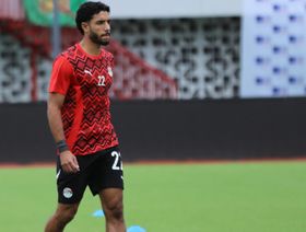 شاهد.. مرموش يتعرض لإصابة مبكرة أمام بوركينا فاسو ويغادر الملعب