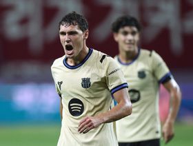 "يشعر ببعض الآلام".. مدافع برشلونة البديل يغيب عن التدريبات