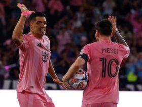 شاهد.. هدف نادر برأس ميسي ولدغة لويس سواريز ينقذان إنتر ميامي