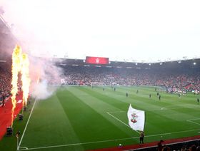 حرمان مشجعين إنجليزيين من حضور المباريات 3 سنوات بعد "خدعة سخيفة"