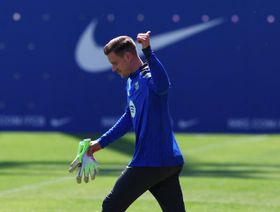 تير شتيغن "يتجاهل ضغوط" برشلونة ولا يخشى تجريده من شارة القيادة