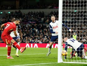 تشكيلة ليفربول المتوقعة ضد توتنهام.. محمد صلاح بديلاً أمام ضحيته المفضلة؟