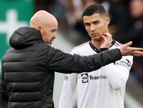 فريد لاعب مانشستر يونايتد السابق يفضح كواليس صدام رونالدو وتين هاغ