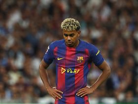 "نراكم في برشلونة".. والد لامين يامال يدافع عنه بعد "معركة" ريال مدريد