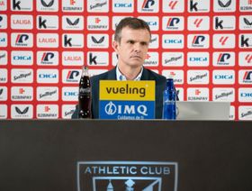 رئيس أتلتيك بلباو يعتبر مستشار لابورتا "جاهلاً".. ويذكّر برشلونة بنيغريرا