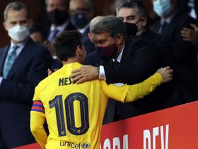 لابورتا يكشف موقفه من إعلان ميسي حقيقة عودته لبرشلونة