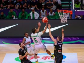 السعودية تهزم الأردن وتشعل المنافسة في كأس آسيا لكرة السلة