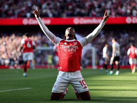 شاهد.. قذيفة إيزي توقف نزيف نقاط أرسنال وتُعيده للصدارة على حساب نيوكاسل