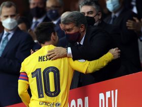 لابورتا يكشف تفاصيل رحيل ميسي وإقالة تشافي في كتابه الجديد