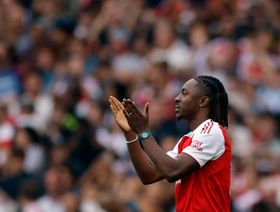 الكشف عن التفاصيل المالية لصفقة إيزي لاعب أرسنال الجديد