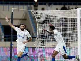 بنزيما يمنح الهلال التقدم على الأخدود في الشوط الأول