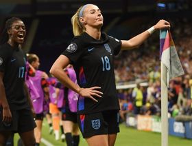 إنجلترا تحقق فوزاً درامياً وتبلغ نهائي كأس أوروبا للسيدات