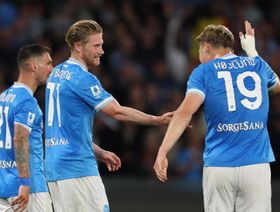 شاهد.. نابولي يهزم كريمونيزي برباعية ويؤجل احتفالات إنتر باللقب