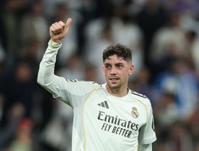 حكم فيديو ديربي مدريد شاهد طرد فالفيردي قبل أشهر ثم تجاهل دهس قدمه
