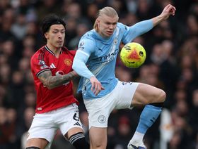 مارتينيز يتحدى سكولز بعد إيقافه خطورة هالاند