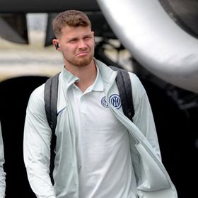 حارس إنتر ميلان جوزيب مارتينيز يدهس مسناً على كرسي متحرك