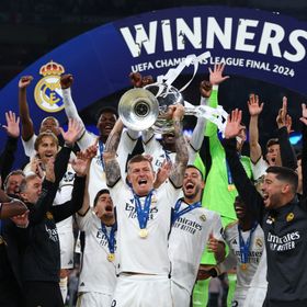 توني كروس يرد ساخراً على أوبي ميكيل.. لماذا لم تلعب في ريال مدريد؟