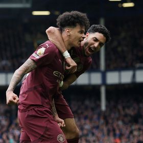 سيتي يصعق إيفرتون بضربتين قاضيتين وينعش آمال التأهل لأبطال أوروبا