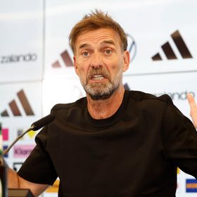كلوب يبدأ عهده مع منتخب ألمانيا بالتهديد بالاستقالة.. لماذا؟