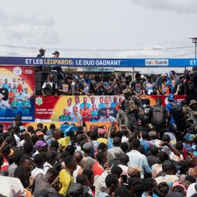 شاهد.. احتفالات تاريخية في الكونغو بعد التأهل للمونديال وغضب أوروبي