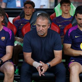 فليك غاضب من إدارة برشلونة ويجتمع بديكو