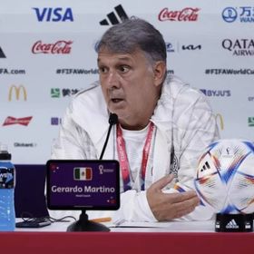 تاتا مارتينو يعلن رحيله عن منتخب المكسيك بعد توديع المونديال