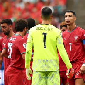 "كلنا مذنبون".. مدافع البرتغال يدافع عن كريستيانو رونالدو ويخمد الحرب الأهلية