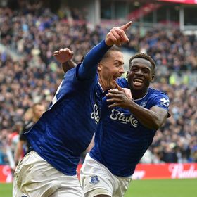 هدف غريليش المتأخر يوقف سجل كريستال بالاس الخالي من الهزيمة