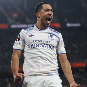 الدوري الأوروبي.. أستون فيلا يفوز على بازل وروما يكتسح سيلتيك